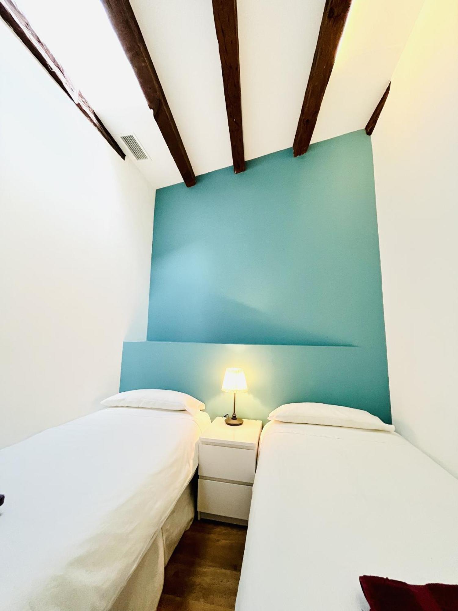 Dplace To Be - Amazing Apartments In Historic Center Madrid Camera foto